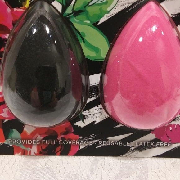 Betsey Johnson Blending Beauty Sponge Duo - Picture 3 of 5